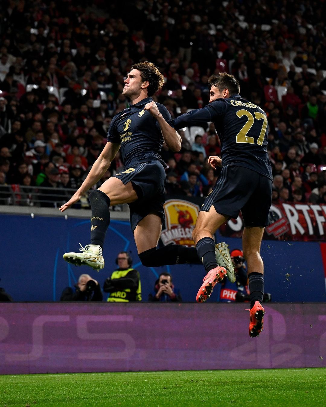 九游网页平台-国外最美撑杆跳女运动员